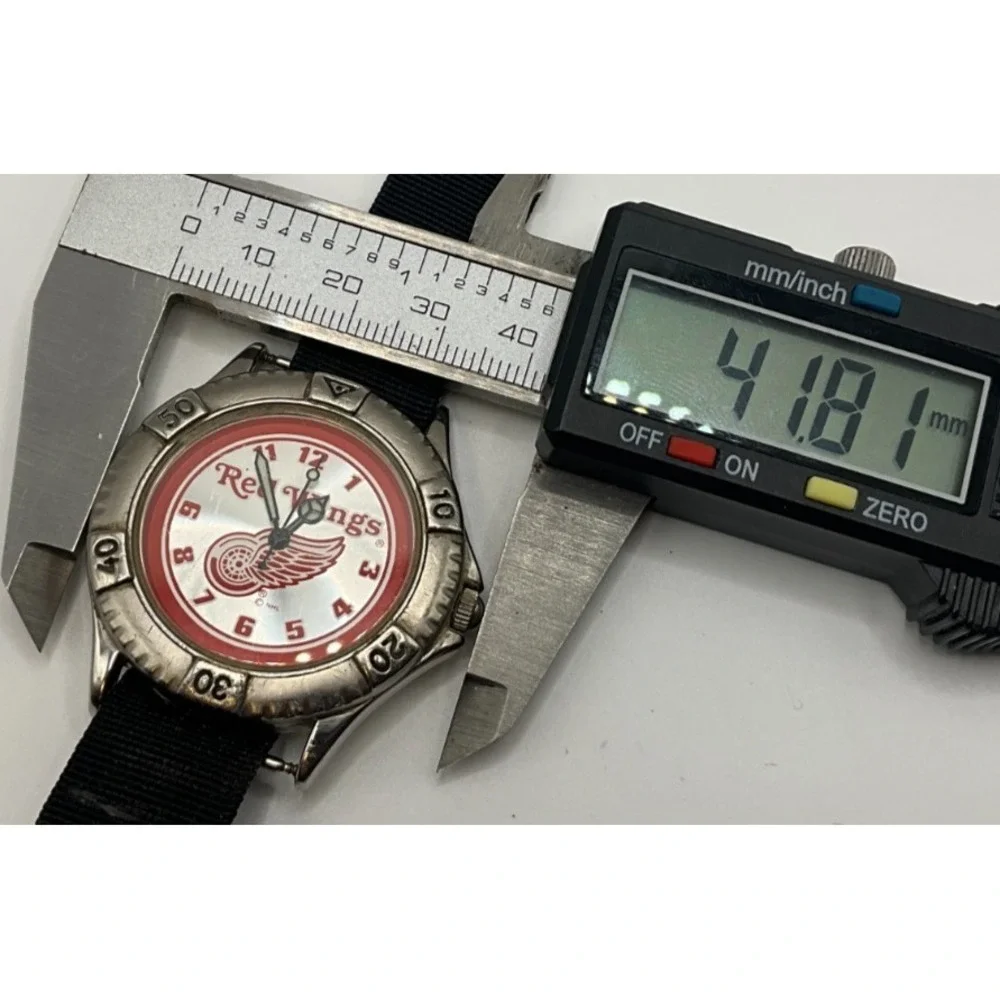 Official NHL Detroit Red wing mens watch, some light wear/age, looks & runs good